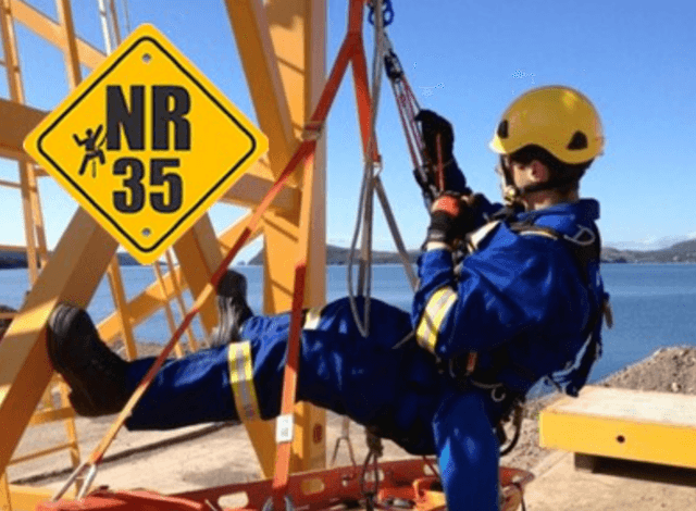 Foto do produto Curso de NR 35 Básico - Trabalho em Altura